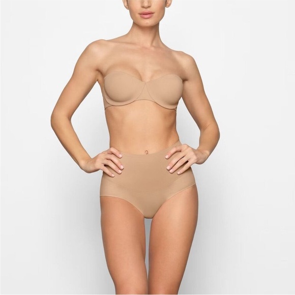 Skims Smoothing Intimates Unlined Strapless Bra Clay Size 36DDD - Picture 1 of 8